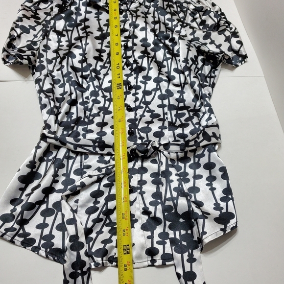 👸🧥 BCBGMAXAZRIA button down tie blouse - Picture 2 of 8